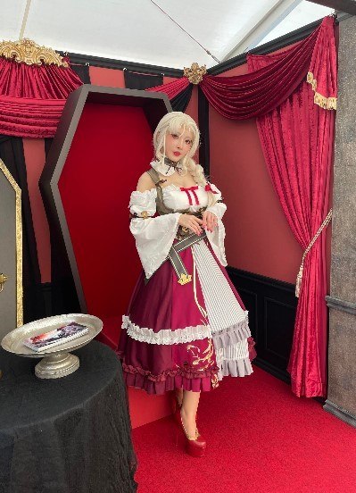 コスプレイヤー
