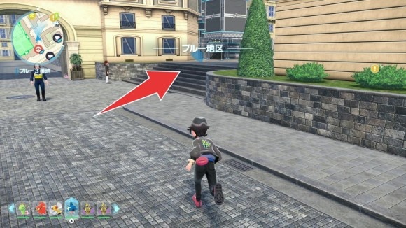 西に進み階段を登る