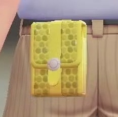 イエロー