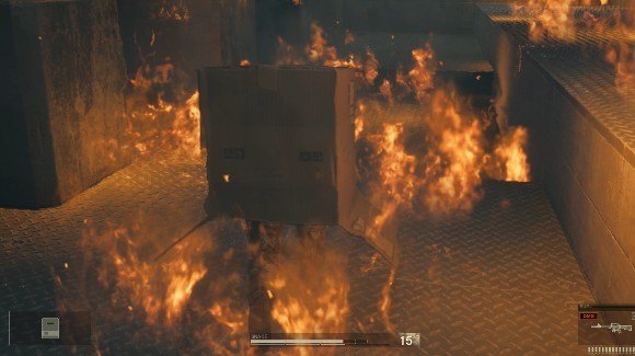 燃えた通路には段ボールが大活躍